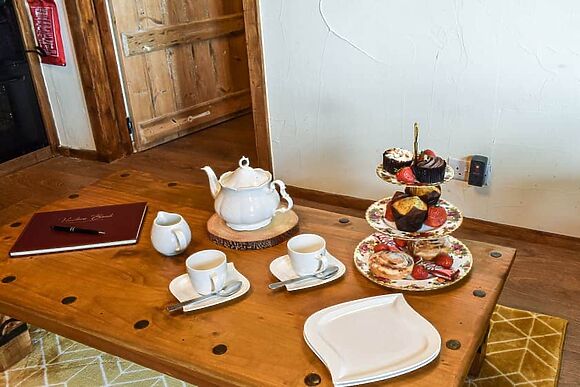 Stelling Minnis at Toms Cabin