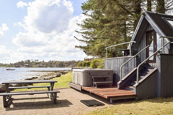 Lochside Chalet At Dundonald Landing