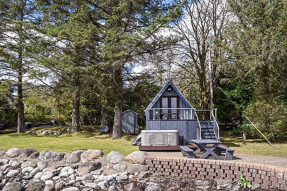 Lochside Chalet At Dundonald Landing