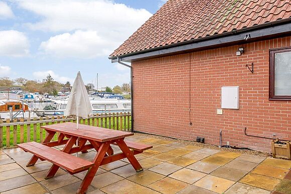 Riverside Cottage in Loddon