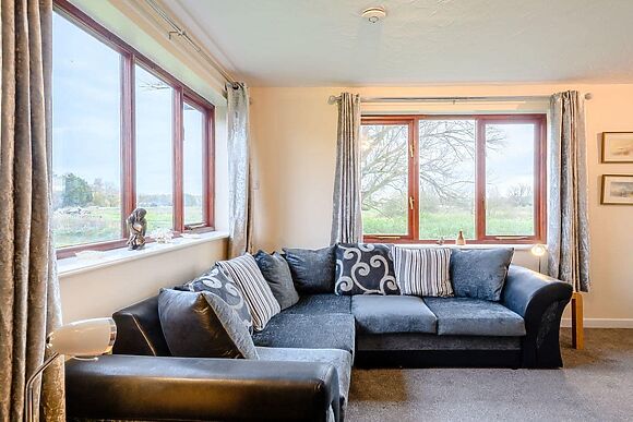 Riverside Cottage in Loddon