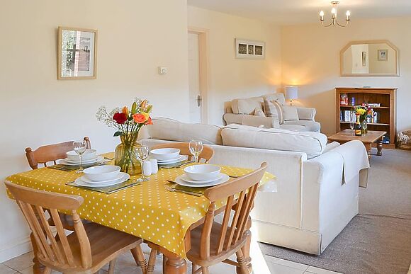 Lily Broad Cottage in Rollesby