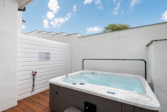 Seaviews and Hot Tub