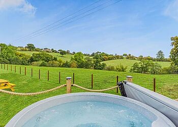 Brook Valley Glamping-Oak