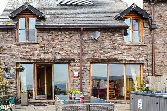 Peacock Cottage at Coity Bach