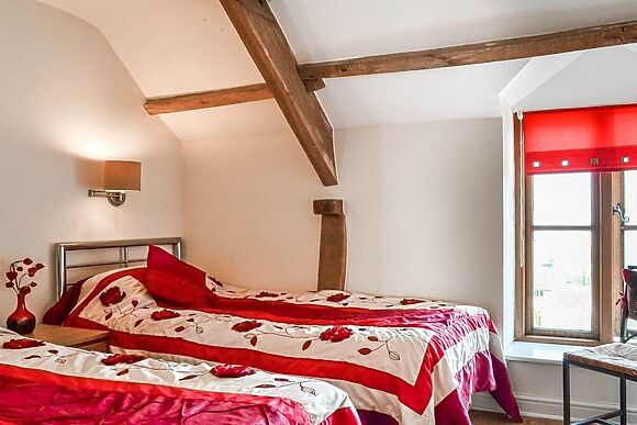 Peacock Cottage at Coity Bach