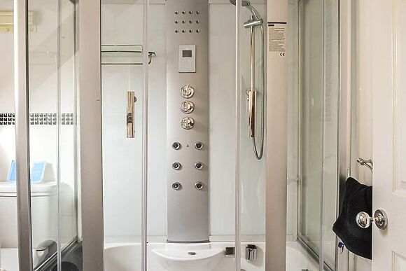 Peacock Cottage at Coity Bach