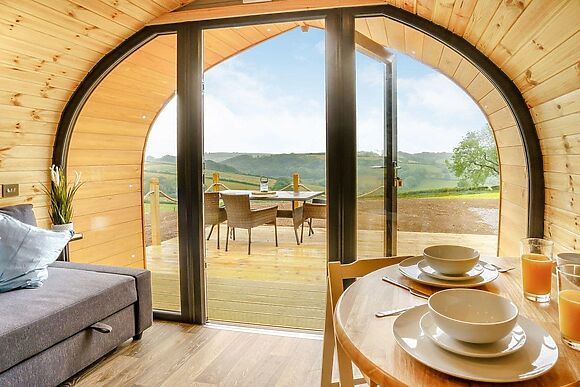 Barcud at Llain Farm