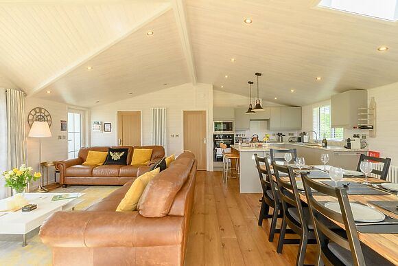 Mahonia Lodge