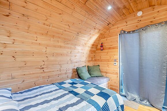 Boxing Hare at Mayfield Retreats