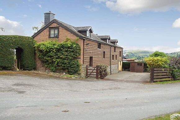 Ysgubor Hir in Trefeglwys