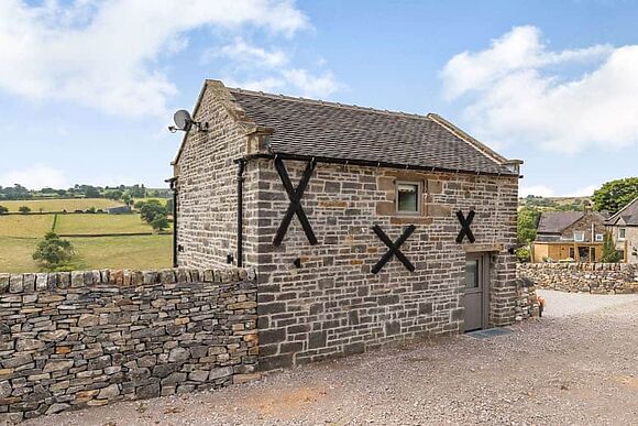Piggledy Cross Barn in Butterton