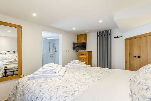 Piggledy Cross Barn in Butterton