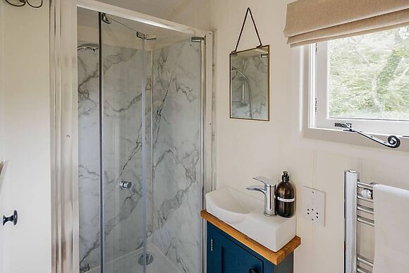 Lapwing Hut in Cholderton