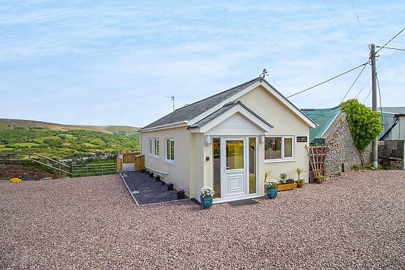 Hoglet Cottage in Ammanford