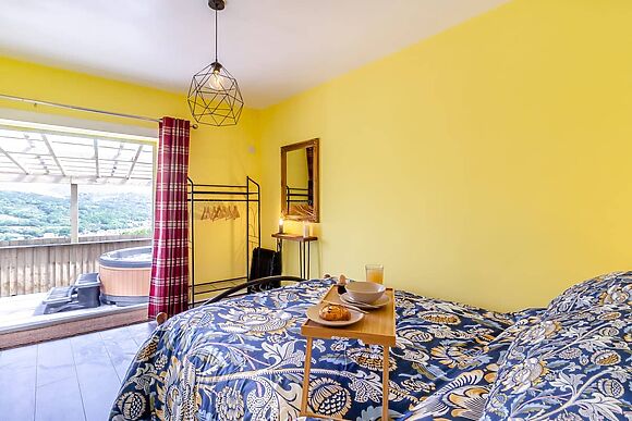 Hoglet Cottage in Ammanford