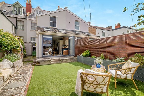 Pierside Coastal Retreat