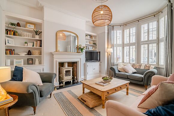 Pierside Coastal Retreat