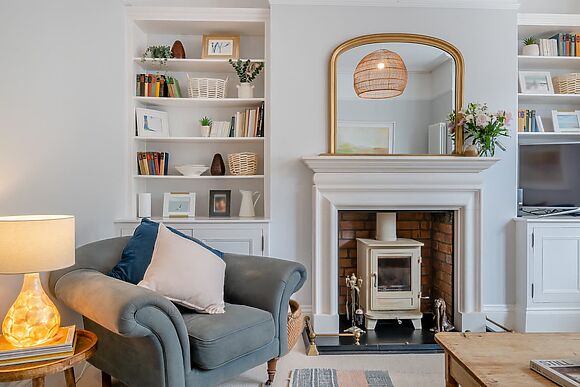 Pierside Coastal Retreat
