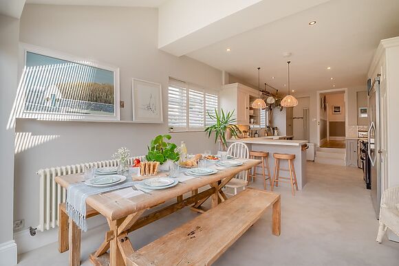 Pierside Coastal Retreat