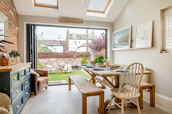 Pierside Coastal Retreat