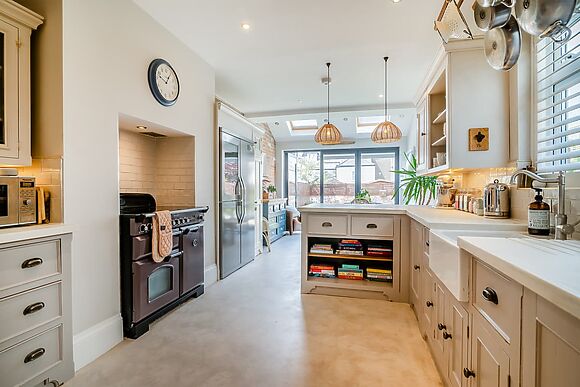 Pierside Coastal Retreat