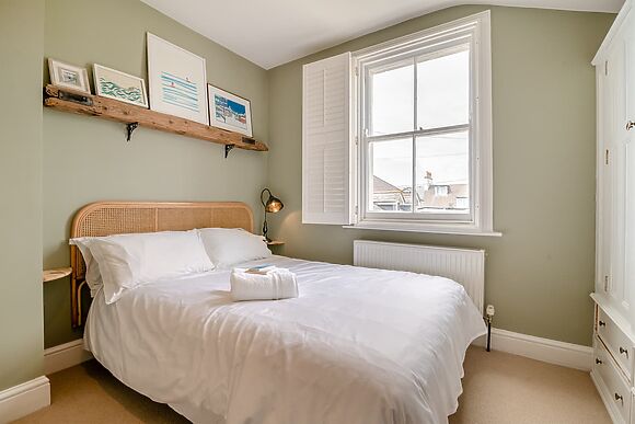 Pierside Coastal Retreat