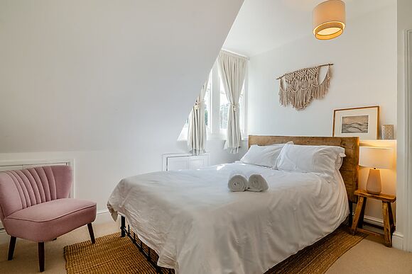 Pierside Coastal Retreat