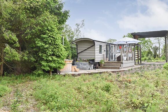 Spruce Shepherd’s Hut in Wilmslow