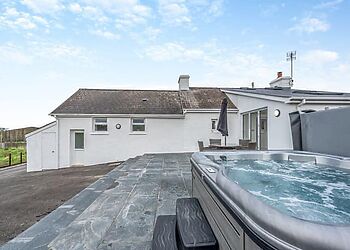 Maesyrhaf in Cross Inn