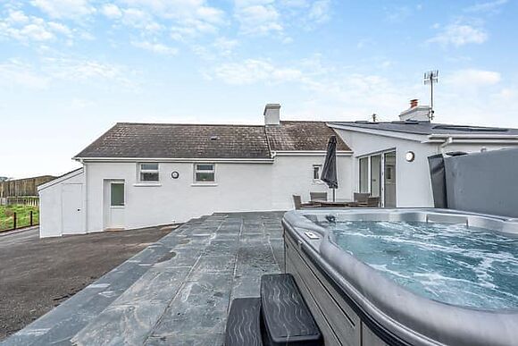 Maesyrhaf in Cross Inn