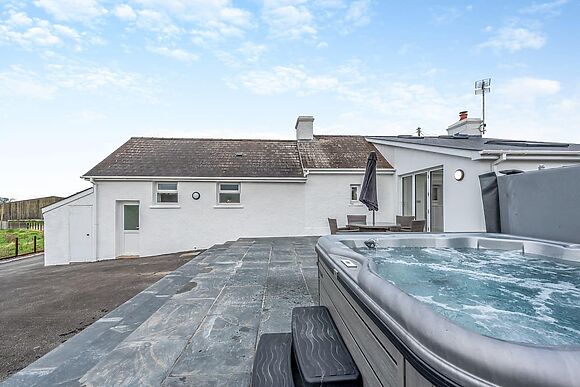 Maesyrhaf in Cross Inn