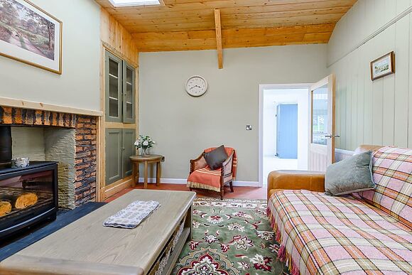 Maesyrhaf in Cross Inn