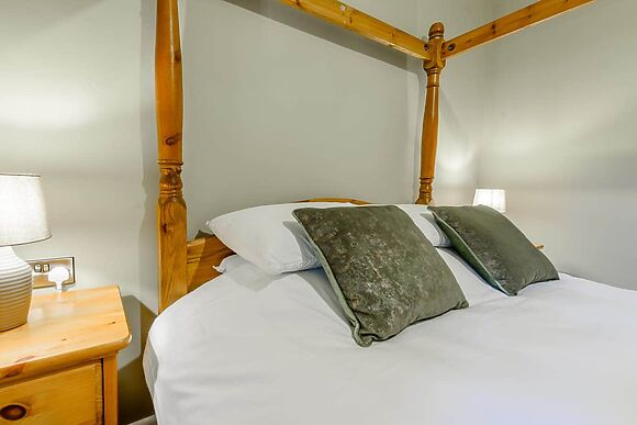 Maesyrhaf in Cross Inn