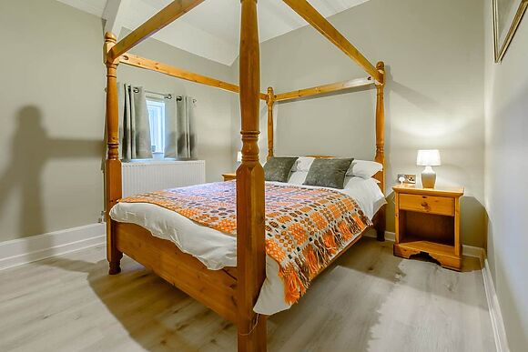 Maesyrhaf in Cross Inn