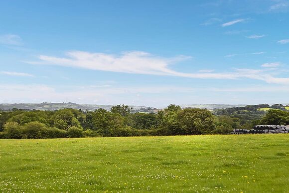 Carnau Mawr at Brynawelon Farm