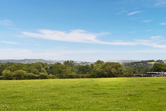 Carnau Mawr at Brynawelon Farm