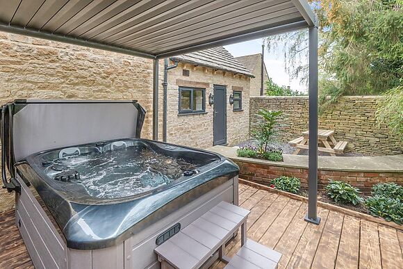 Wisteria Cottage in South Cerney