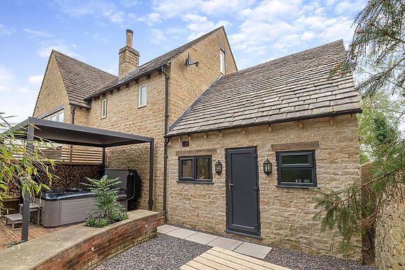 Wisteria Cottage in South Cerney