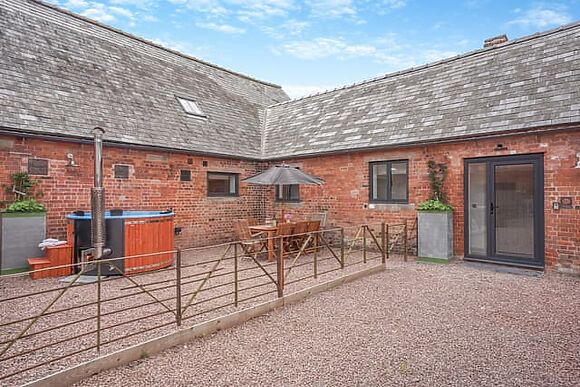 Milkmaid's Barn At Woodend Farm