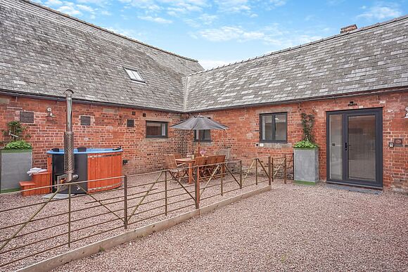 Milkmaid's Barn At Woodend Farm