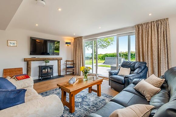 Llwyncelyn Farmhouse in Clynderwen