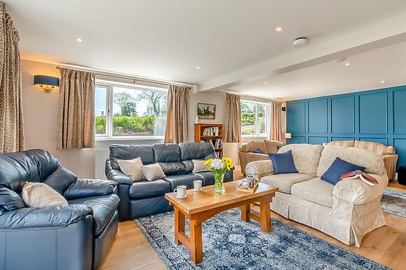 Llwyncelyn Farmhouse in Clynderwen