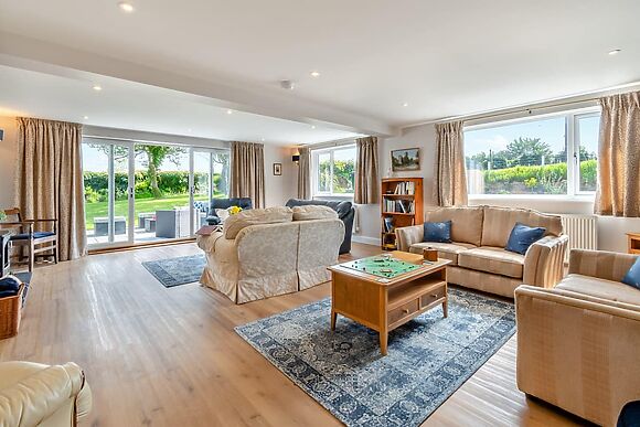 Llwyncelyn Farmhouse in Clynderwen