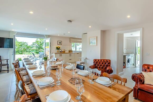 Llwyncelyn Farmhouse in Clynderwen