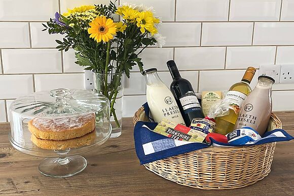 Llwyncelyn Farmhouse in Clynderwen