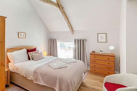 Llwyncelyn Farmhouse in Clynderwen