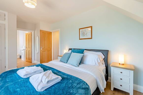 Llwyncelyn Farmhouse in Clynderwen