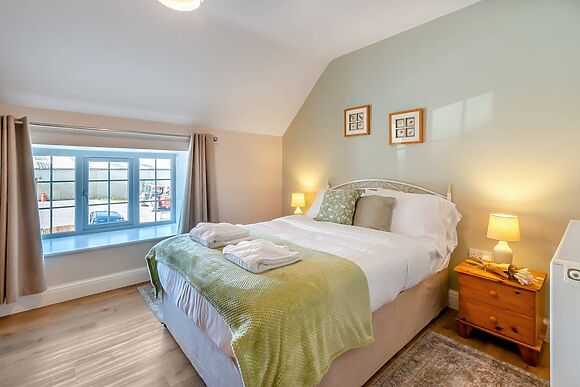 Llwyncelyn Farmhouse in Clynderwen