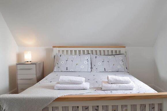 Rhosyn Gwyn in Llechryd